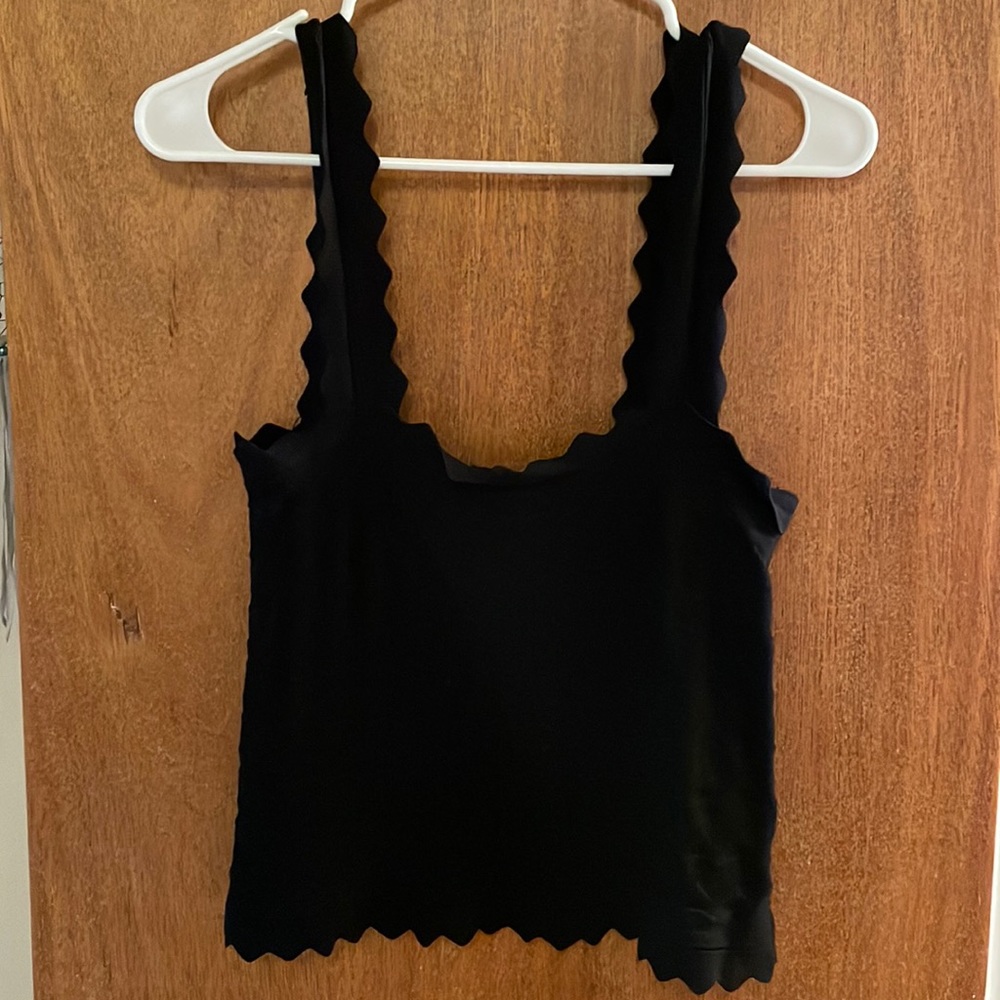 Women’s black fitted tank top